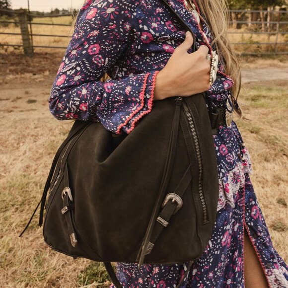 Elegant Wrangler Large Black Hobo Bag with Buckle Detail & Quick-Access Pockets - Picture 2 of 8